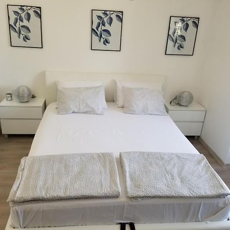 Studio Angel Stan Na Dan Novi Sad Luaran gambar