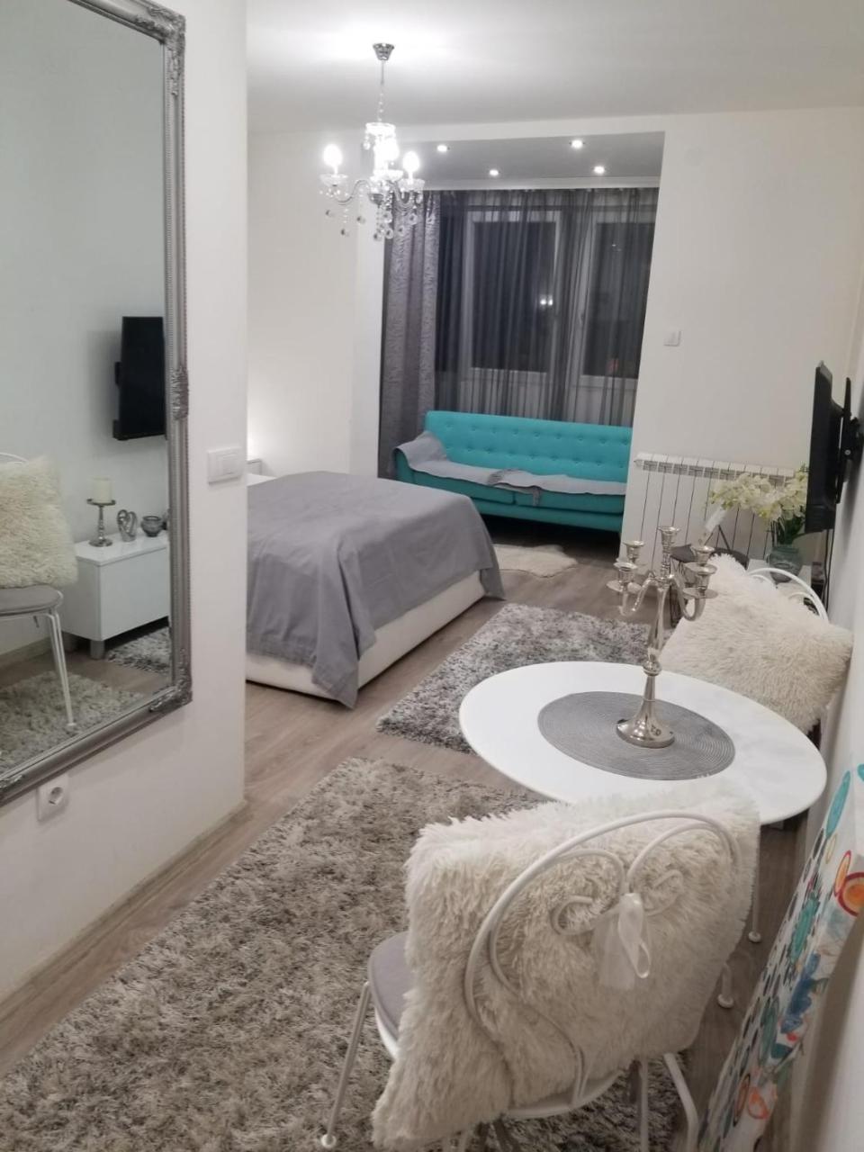Studio Angel Stan Na Dan Novi Sad Luaran gambar